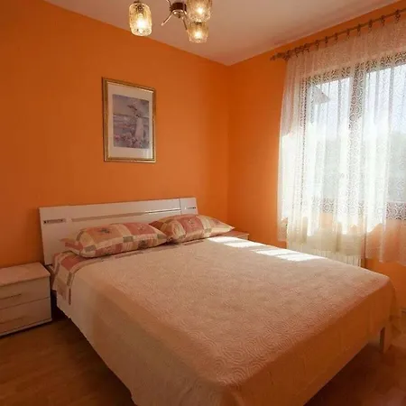 Nediljka With 3 Bedrooms Malinska