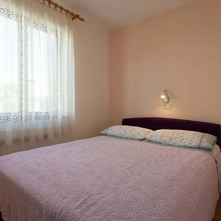 Holiday home Nediljka With 3 Bedrooms