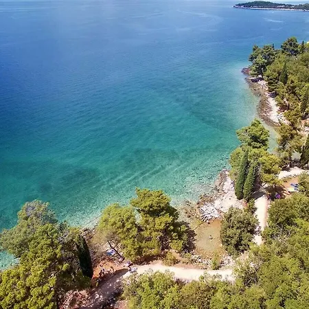 Nediljka With 3 Bedrooms Holiday home