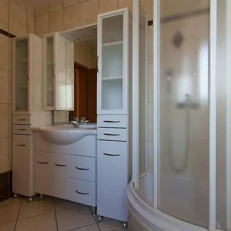 Nediljka With 3 Bedrooms Malinska