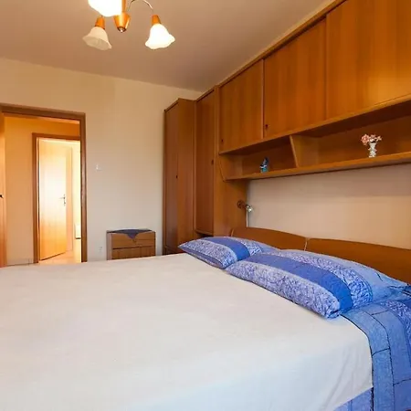 Holiday home Nediljka With 3 Bedrooms Malinska